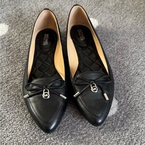 Michael Kors Nancy Flat Size 7